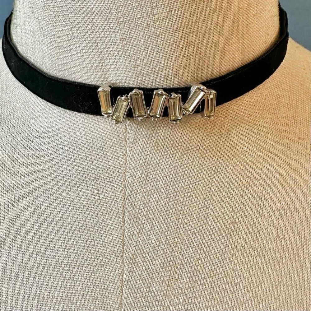Avon rhinestone black   velvet Choker Necklace